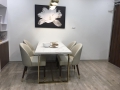 Bàn ghế ăn chân gỗ hay chân inox tốt hơn trong không gian nội thất phòng bếp ?