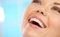 Bọc răng sứ có bị tụt lợi không? Chuyên gia tư vấn