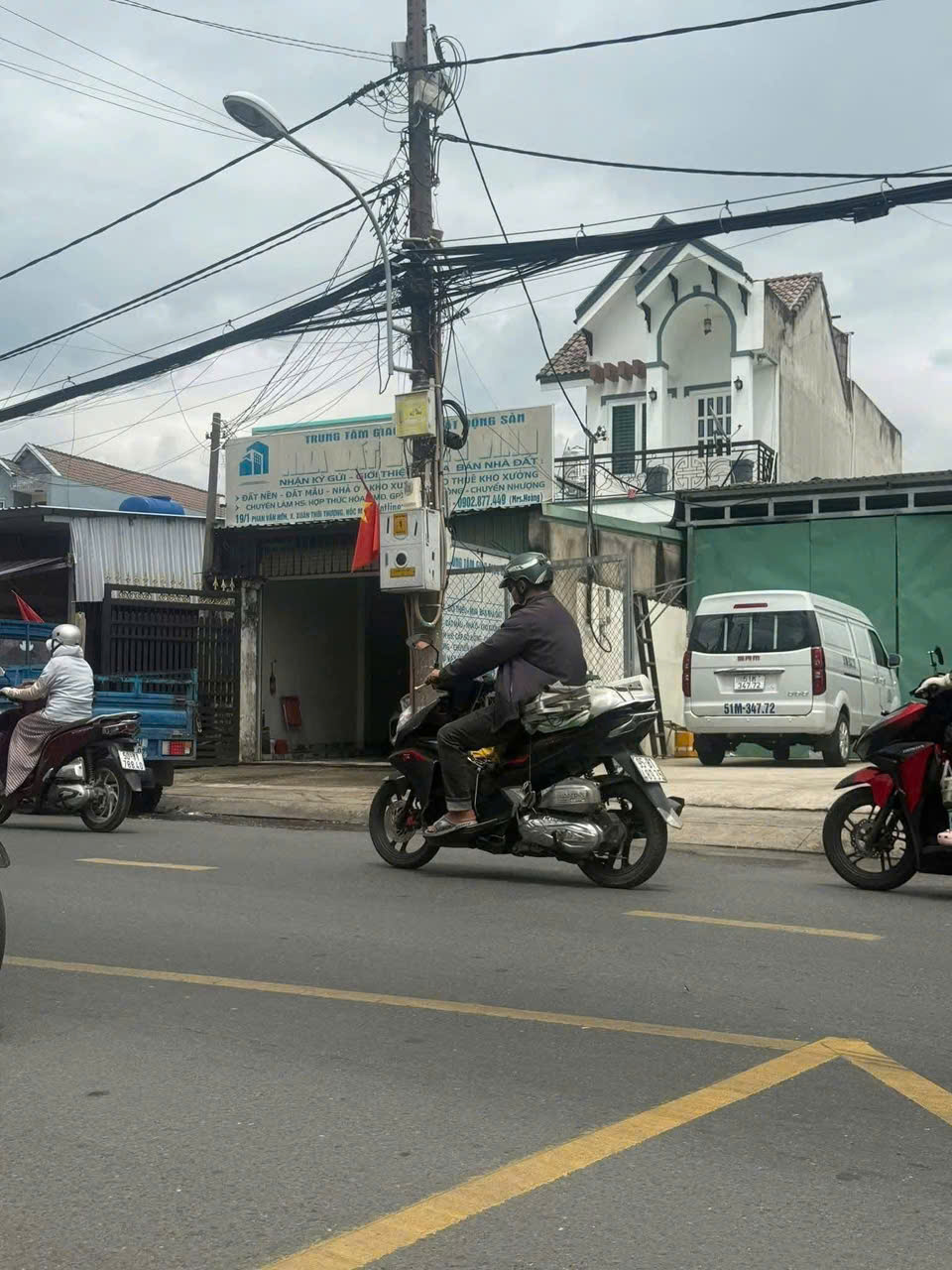 NHÀ 2 TẦNG VIP MẶT TIỀN PHAN VĂN HỚN – 5x32 – KINH DOANH ĐỈNH