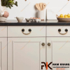 Tân Trang Căn Bếp Cổ Đơn Điệu Với Bộ Tay Nắm Tủ Cổ Điển