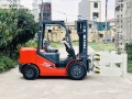 Xe nâng kẹp cuộn giấy, cách lựa chọn xe nâng kẹp giấy thông minh